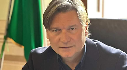 Emergenza moscerini in laguna, il sindaco scrive al ministro dell'Ambiente: "Subito un tavolo permanente"