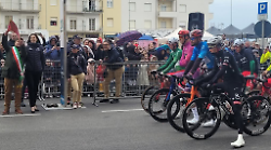 La "Corsa dei due mari" saluta il Golfo: Tirreno Adriatico, arrivederci al 2026