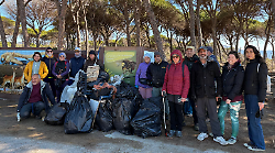 Operazione pulizia al Parco della Maremma: raccolti 20 sacchi di rifiuti a Marina di Alberese