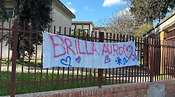 'Brilla, Auro!': il commovente omaggio alla studentessa scomparsa
