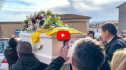 Batignano piange Aurora: il video dell'ultimo saluto