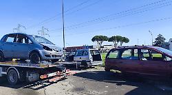 Operazione pulizia, via le carcasse di auto abbandonate dalla periferia della città