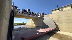 "Albinia e Orbetello al sicuro dalle alluvioni con il nuovo canale scolmatore": Giani in visita al cantiere