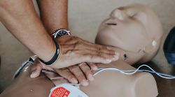 L'AiCS Grosseto e la Società Nazionale di Salvamento promuovono un corso di formazione al DAE