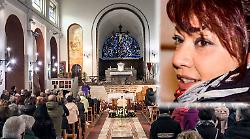 Abbadia, i funerali di Roberta Mazzuoli. La famiglia aspetta risposte dall'inchiesta – LE FOTO