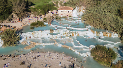 Riapre il parcheggio delle cascate del Gorello: sosta a pagamento attiva da sabato 12 aprile