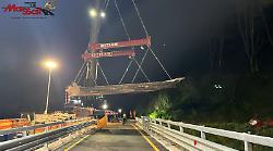 Una gru da 700 tonnellate per i lavori sul "Ponte lungo" sulla strada regionale 74 Maremmana