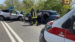 Incidente frontale sulla statale Aurelia: tre feriti, uno è gravissimo