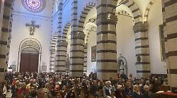 Cattedrale gremita per la messa in suffragio di papa Francesco. Il vescovo: "Raccogliamone i frutti" – LE FOTO