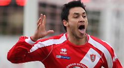 La maglia del Grifone fa un salto indietro nel tempo: torna lo sponsor tecnico degli anni d'oro 