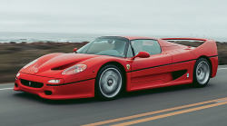 È il Ferrari Day in Laguna: sfilano decine di esemplari di F50 in arrivo da tutto il mondo