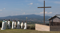 Il Polo culturale Le Clarisse accoglie le opere del simposio di scultura del monastero di Siloe