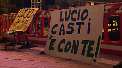Castiglione della Pescaia abbraccia Lucio Corsi dopo la finale dell’Eurovision
