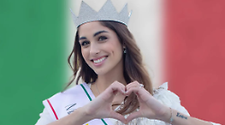 Miss Italia fa tappa a Sorano: la bellezza sfila in piazza Busatti
