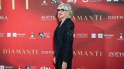 Lunetta Savino, Un medico in famiglia e non solo: età, vita privata e i progetti di una delle attrici italiane più amate in tv e a teatro