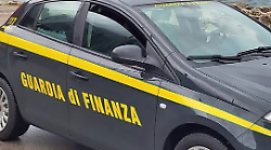 Blitz della Guardia di Finanza: confiscati oltre 420mila euro e una villa di lusso a un gruppo criminale