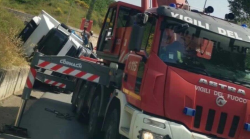 Incidente sulla Siena-Grosseto, si ribalta camion che trasporta carne. Disagi al traffico
