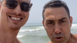 Vannacci sulla spiaggia con Vasellini: "Oggi tutti al mare, mi raccomando!"