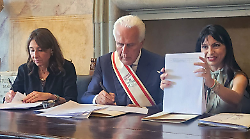Firmato lo storico accordo tra Toscana e Umbria: acqua di Montedoglio al Trasimeno. Giani: "E ora la nuova stazione". In ballo c'è anche la sanità