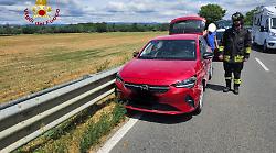 Perde il controllo dell'auto e finisce contro il guard-rail. Secondo incidente in due giorni sulla stessa strada