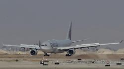 Caos nei cieli per la guerra in Iran: i paesi arabi chiudono gli spazi aerei e va in crisi l'hub di Qatar Airways a Doha, snodo mondiale dei voli