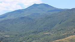 Il Monte Amiata e il tesoro tossico: il post virale che racconta il mercurio nascosto sotto i nostri piedi