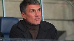 Paolo Maldini, la leggenda vivente del calcio italiano compie 57 anni. Per tutti è il difensore più forte di sempre. Papà Cesare e il figlio Daniel, i discussi addii al Milan