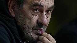 Maurizio Sarri, dal lavoro alla Banca Toscana con i viaggi a Londra e in Lussemburgo fino a Sarriball. La storia di un allenatore sempre fuori dagli schemi