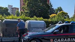 A fuoco cassonetti e contatori: arrestata una giovane in flagranza di reato