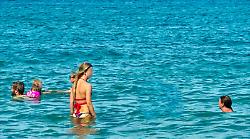 Il caldo estremo allenta la presa, ma restano le notti tropicali