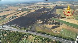 Cinquanta ettari di terreno bruciati in un incendio lungo la Statale: il fuoco ha minacciato i poderi