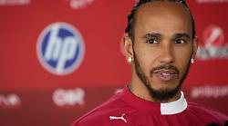 Lewis Hamilton contro il pranzo: "Gli italiani? Non potrebbero mai saltarlo. I miei meccanici sono gli unici a farlo"