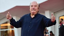 Lino Banfi compie 89 anni. Da Oronzo Canà a Nonno Libero: 5 curiosità che (forse) non sapevi sul mito del cinema italiano