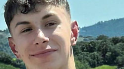 Morto in un incidente a 18 anni, la compagnia d'assicurazione non risarcisce i familiari: la denuncia