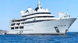 Il super yacht da 400 milioni di dollari dell'ex emiro del Qatar nelle acque di Porto Ercole  