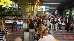 Tempesta su Roma, chiuso l'aeroporto di Fiumicino. Voli in arrivo dirottati in mezza Italia  e partenza bloccate