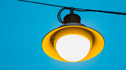 Problemi alla pubblica illuminazione: gestore al lavoro per risolvere i guasti