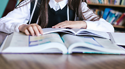 Scarlino investe nel futuro: libri di testo gratuiti per tutti gli studenti delle medie anche nel 2025/2026