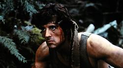 Rambo, il mito dei coltelli ancora oggi in vendita e tutte le curiosità della saga che ha cambiato la storia del cinema. Sylvester Stallone e i volti del film di guerra più famoso 