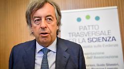 West Nile, Roberto Burioni: "I somaroni se la prendono con i migranti egiziani, ma l'uomo non c'entra niente nella trasmissione"