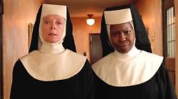 Sister Act - Una svitata in abito da suora: la commedia esplosiva degli Anni Novanta con una leggendaria Whoopi Goldberg  torna stasera 23 luglio