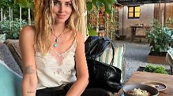 Chiara Ferragni saluta il mese di luglio: "Sei stato incredibile". Il cielo splende sull'influencer: quanti sorrisi nelle foto