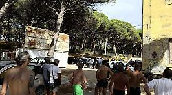 Maxi-rissa in spiaggia, arrivano i carabinieri 