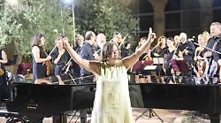 Il sogno realizzato di Mariachiara: dirigere per una sera l'Orchestra sinfonica di Grosseto – IL VIDEO