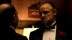 Il Padrino, un film che ha fatto la storia: stasera 7 agosto lo splendore e la decadenza di Don Vito Corleone. Marlon Brando  e Al Pacino leggendari