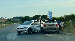 Scontro fra due auto allo svincolo della Statale Aurelia, traffico rallentato 