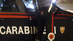 Inseguimento, scontro e sparatoria con i carabinieri dopo il colpo: arrestato