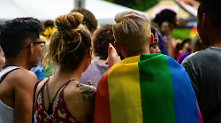 Il borgo si illumina d’arcobaleno: torna il Pride Square