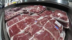 Mangiare carne fa male? Il sorprendente studio su 16mila persone: "Meno rischio di sviluppare il cancro"