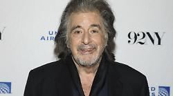 Insider – Dietro la verità, un intenso dramma che sprigiona tensione morale. Trama e cast del film con Al Pacino di stasera 1 settembre
